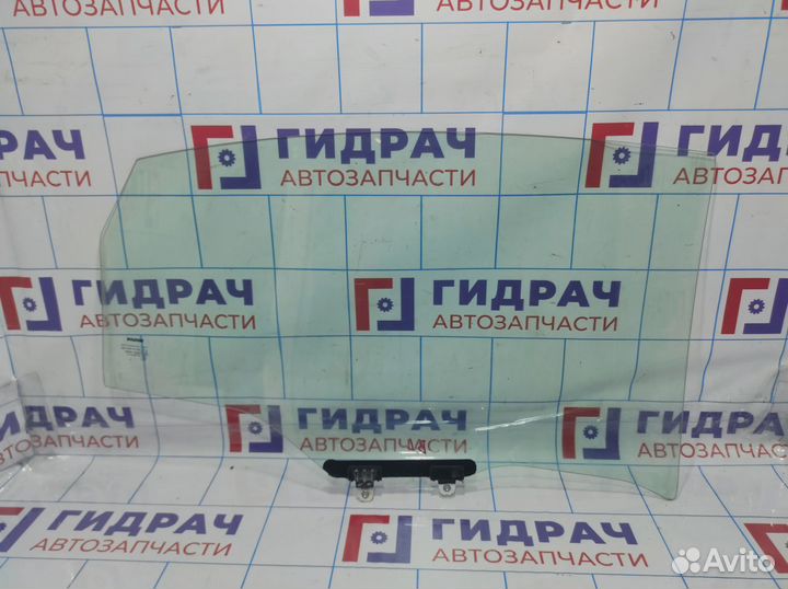 Стекло двери задней левой Nissan Almera (G15) 8230