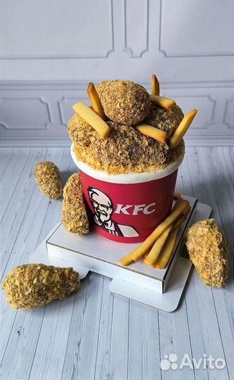 Торт в форме ведра ножек из KFC