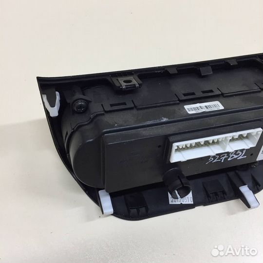 Блок управления климатической установкой Kia Rio 3