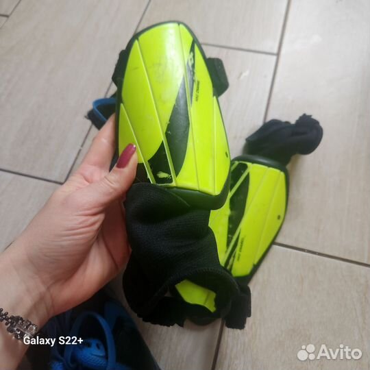 Футбольные бутсы для зала детские щитки в подарок