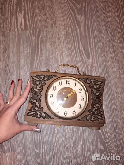 Настольные часы из дерева механические СССР