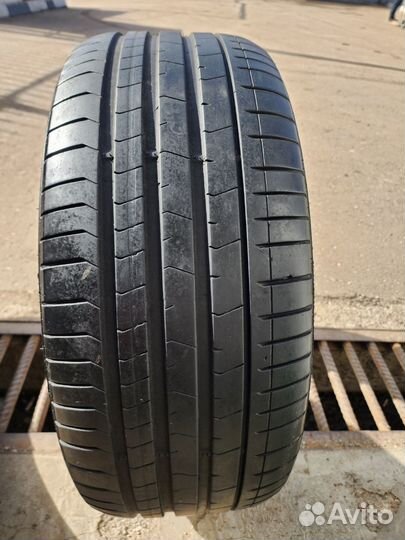 Pirelli P Zero 275/40 R22 107Y