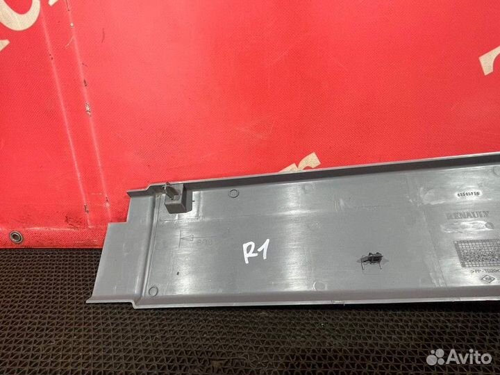 Накладка салона левая Renault T