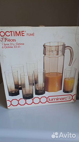 Кувшин со стаканами