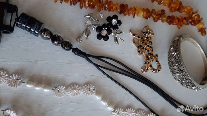 Электропилка для пяточек Scholl и бижутерия