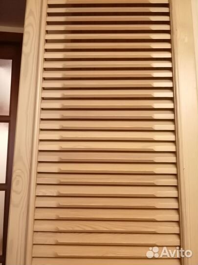 Распашные деревянные двери