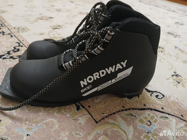 Лыжные ботинки