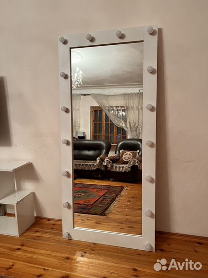 Напольное зеркало