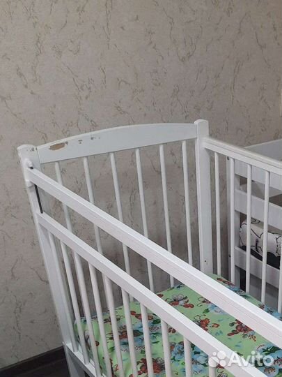 Детская кроватка с поперечным маятником