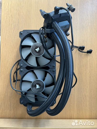 Водяное охлаждение Corsair Hydro Series H100i v2