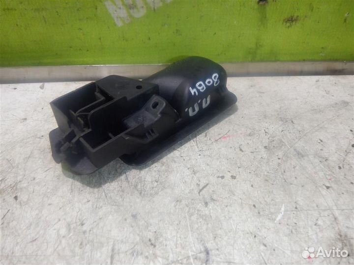 Ручка двери внутренняя правая Ауди 80 90 Б4