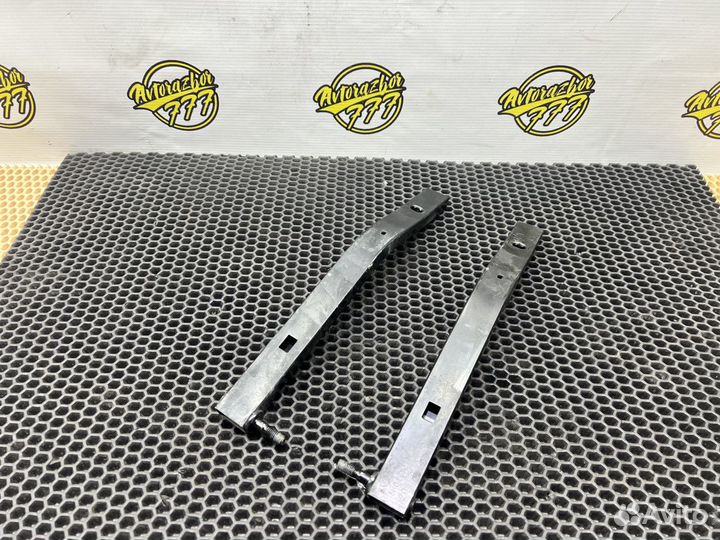 Кронштейн радиатора Audi A4 B8 A5 8T