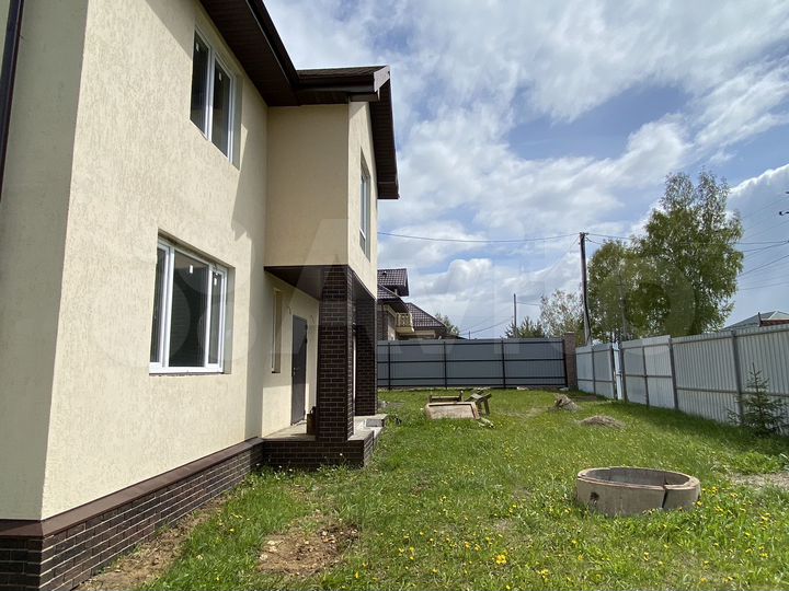 Дом 215,3 м² на участке 8 сот.