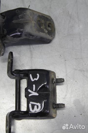 Петли двери задней левой Nissan Pathfinder R51