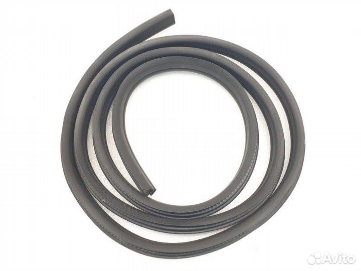 Уплотнительная резинка двери передняя правая Ford