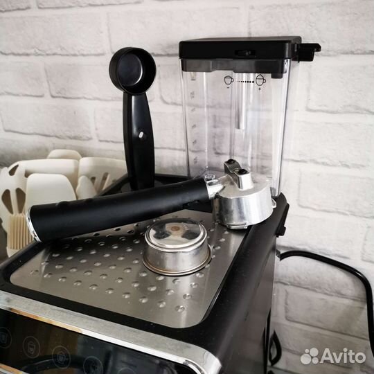 Кофемашина Polaris рожковая