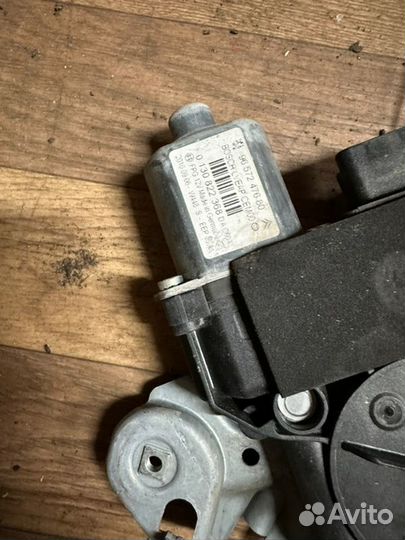 Стеклоподъёмник передний левый Peugeot 308 хэтчбек