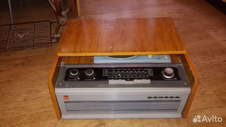 Радиола сетевая ламповая 