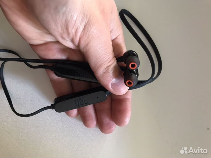 Беспроводные наушники JBL tune 115BT