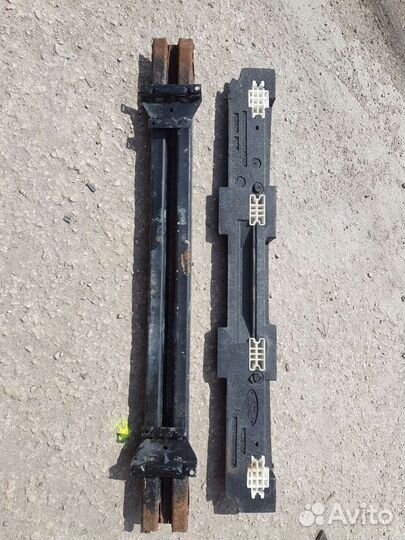 Усилитель заднего бампера Ford focus 1