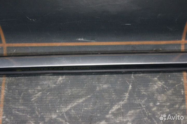 Накладка стекла переднего левого - Audi Q5