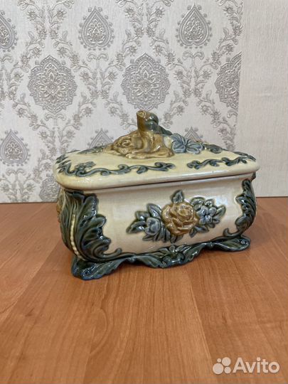 Фаянсовая шкатулка Цветы