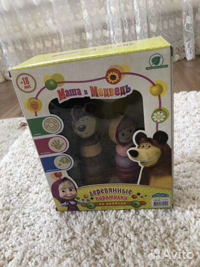 Деревянные пирамидки на колесах маша и медведь