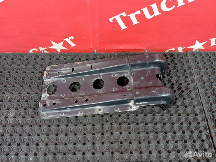 Кронштейн крыла переднего