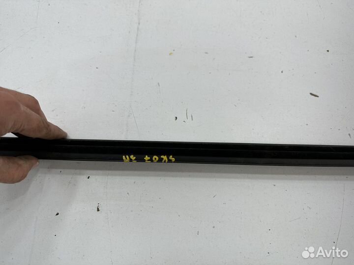 Skoda Octavia A7 бархотка внутренняя задняя правая