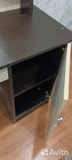 Туалетный столик с зеркалом