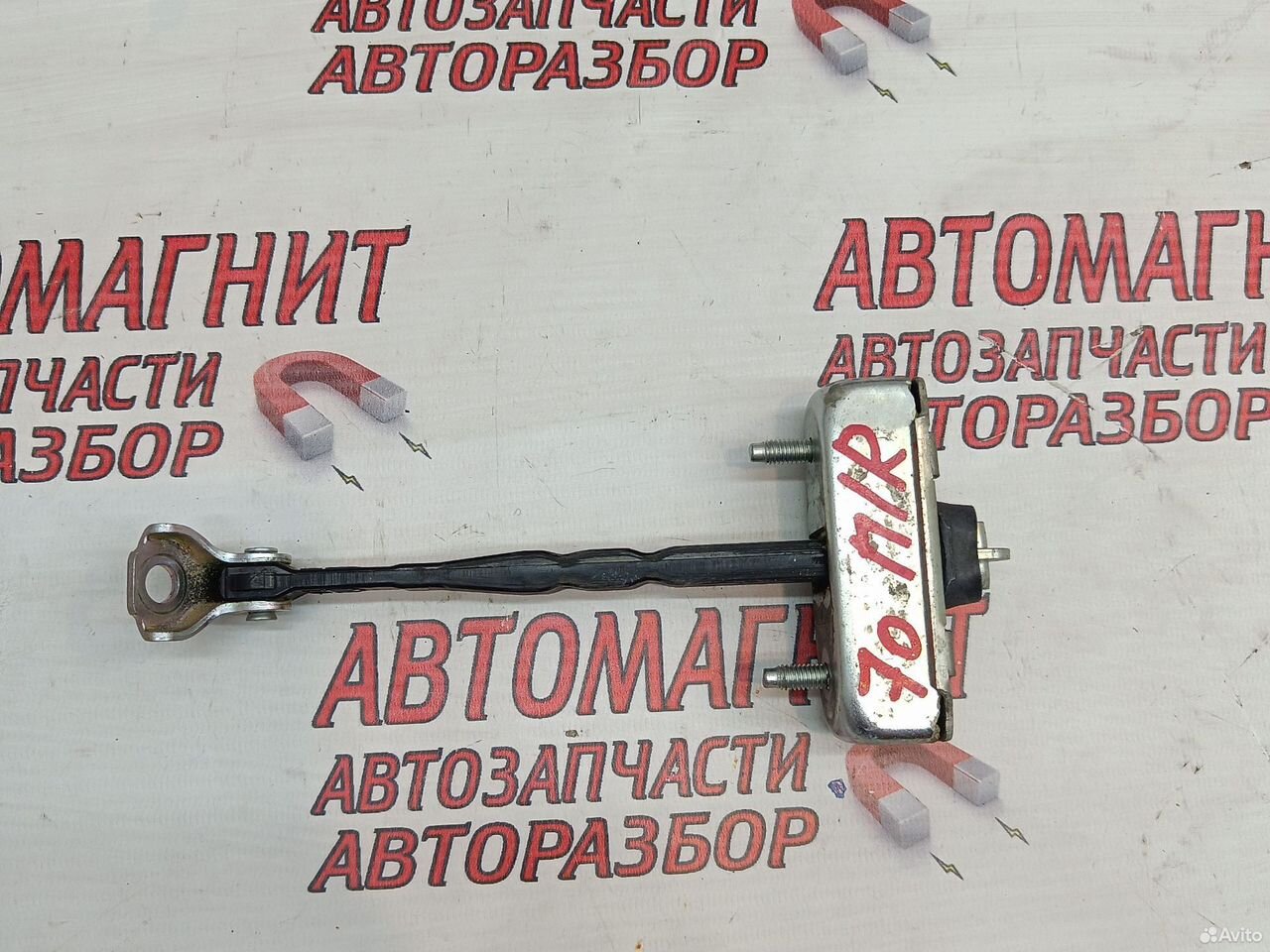 Ограничитель двери передней правой Toyota Camry 70