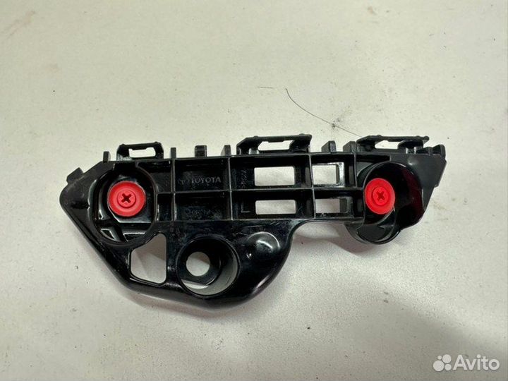 Кронштейн бампера передний левый Toyota Camry