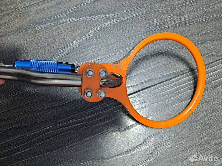 Забронировано Карабин vento с восьмеркой