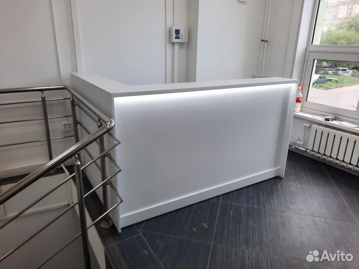 Стойка ресепшн