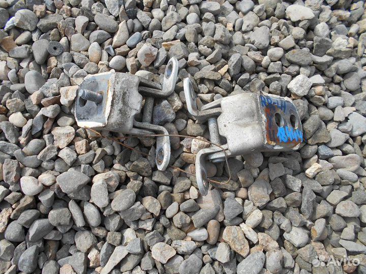 Петля дверная задняя левая Nissan Wingroad whny11