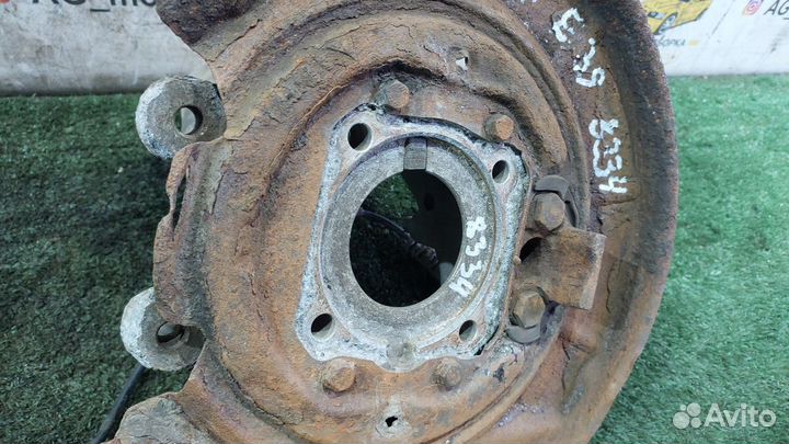 Кулак задний правый E39 Универсал