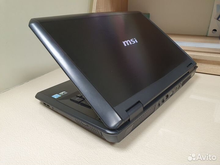 Мощный ноутбук MSI Dominator 17