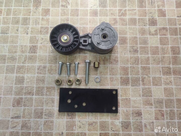 Натяжитель ремня Газ 560 Штайер с кронштейном