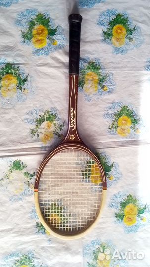 Ракетка для большого тенниса. 