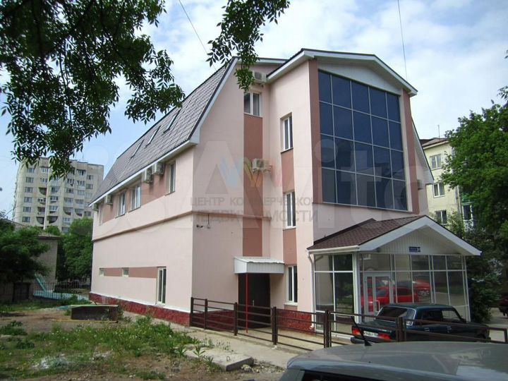 Здание с собственной парковкой на Проспекте