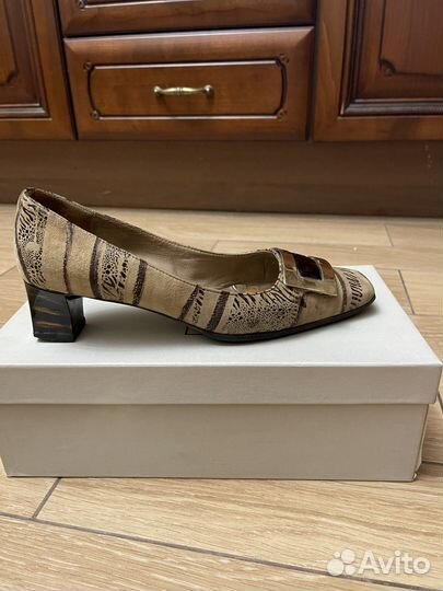 Женские туфли итальянские Accademia кожаные р.38