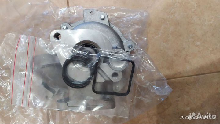 Продам помпу на BMW