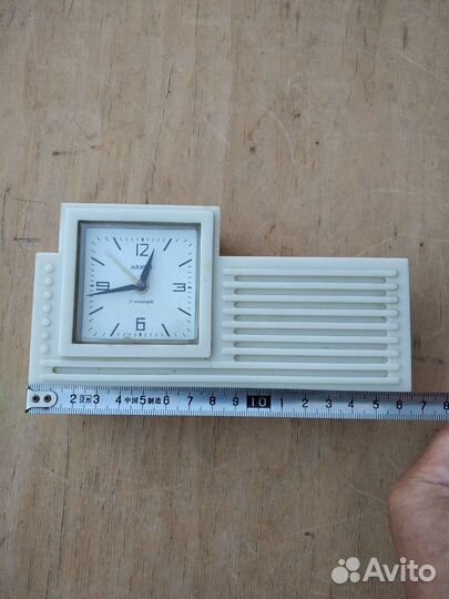 Механические часыбудильник наири винтаж СССР