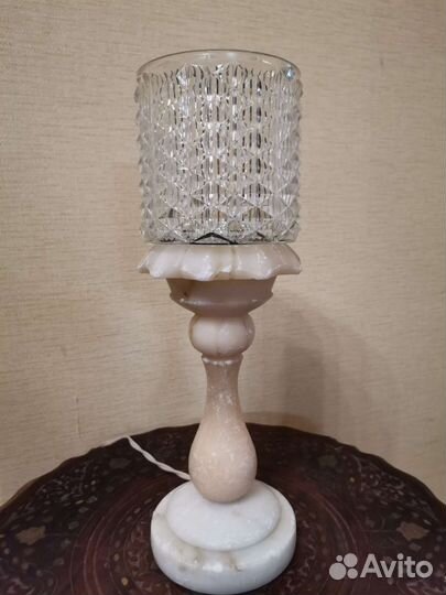 Лампа настольная с мраморным основанием