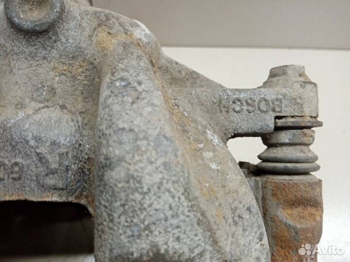 Суппорт передний правый Honda CR-V 2012-2017