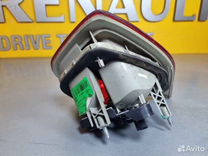 Фонарь крышки багажника задний левый Renault