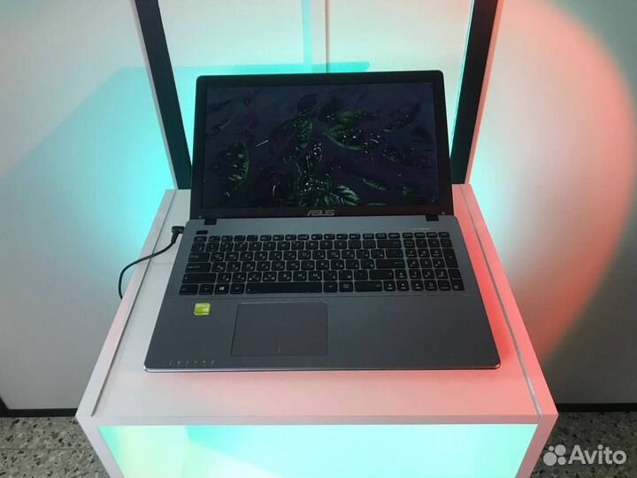 Игровой ноутбук Asus: I3 / 8GB/ GeForce GT720