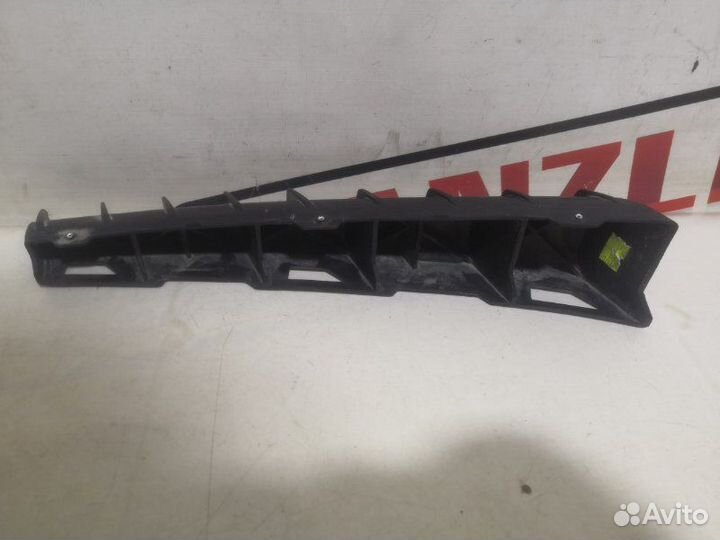 Кронштейн бампера переднего передний правый