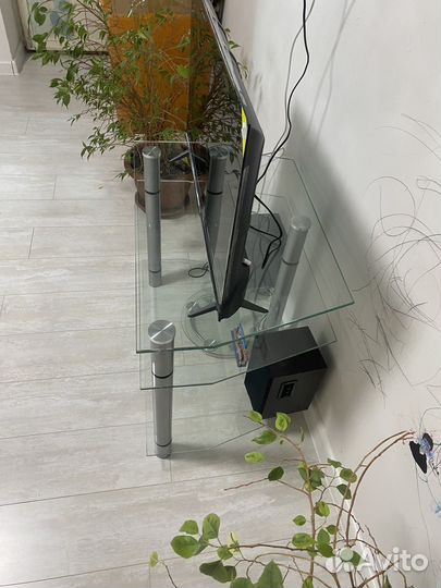 Стеклянная тумба под тв