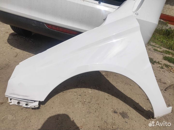 Крыло левое переднее на весту vesta